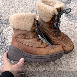 EUC Ugg snow boots size 8